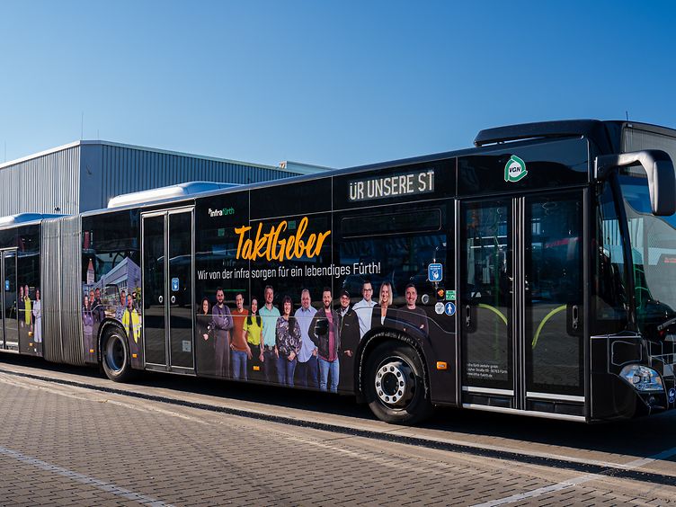 Mitarbeiterbus der infra